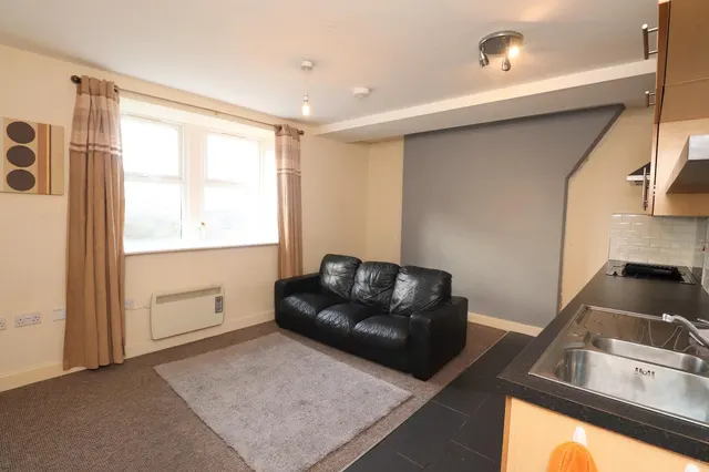 Rodley Lane, Leeds, LS13, photo 3