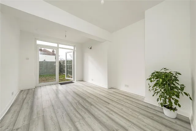 Bushey Road, London, photo 1