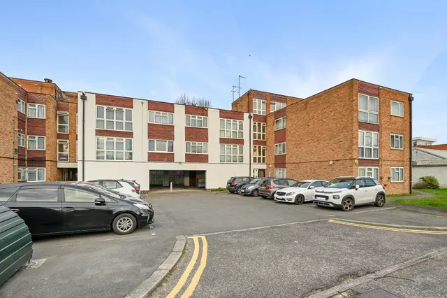 Downing Close, Harrow, HA2, photo 1