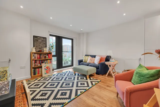 Neasden Lane, London, NW10, photo 2