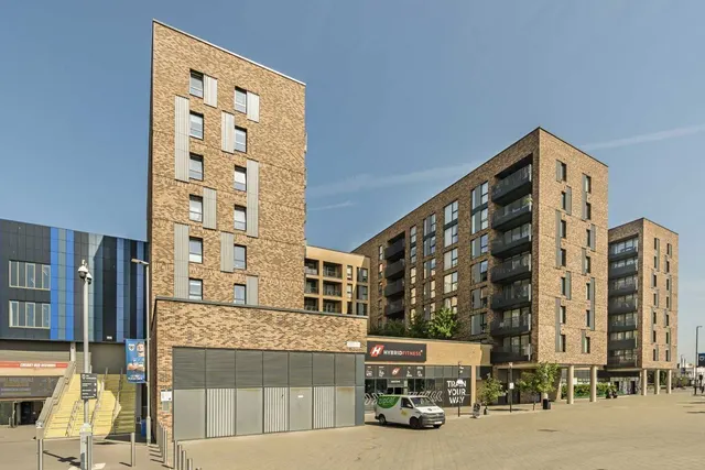 Plough Lane, SW17, photo 2