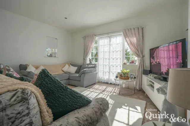 Canvey Road, Canvey Island, SS8, photo 2