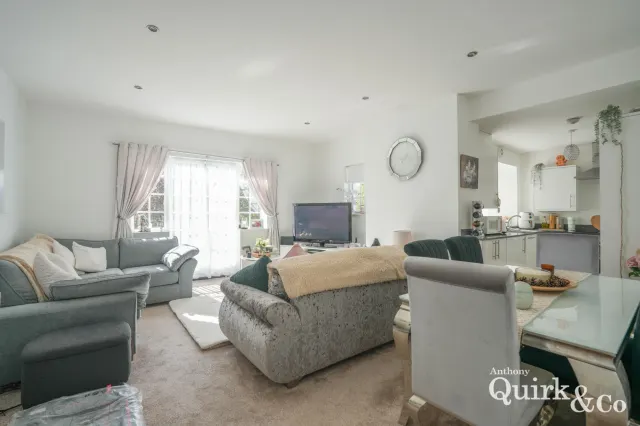 Canvey Road, Canvey Island, SS8, photo 1