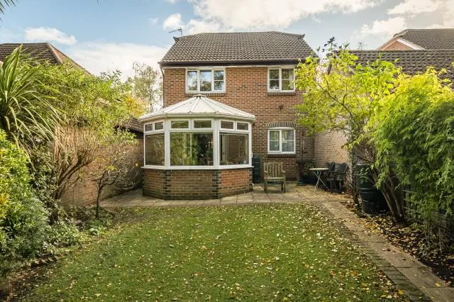 Butler Road, Bagshot, GU19, photo 2