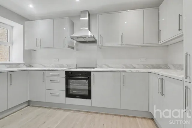 Sutton Court Road, SM1, photo 2