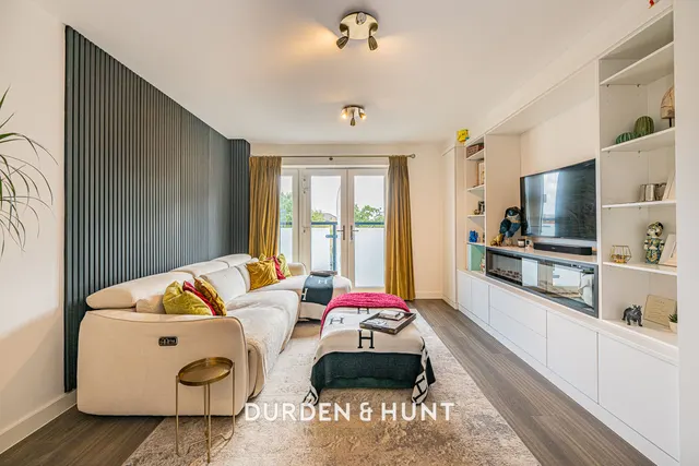 Newmans Lane, Loughton, IG10, photo 2