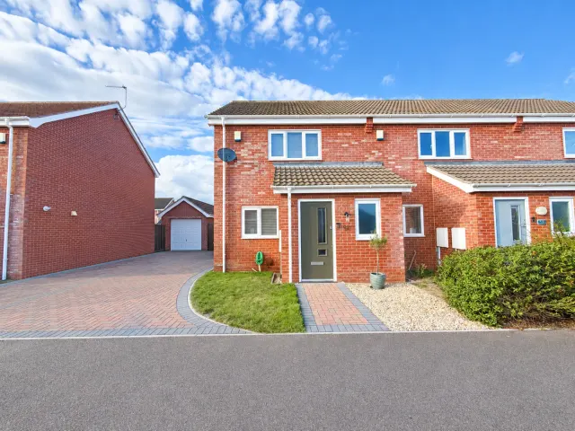 Kings Drive, Bradwell, photo 1