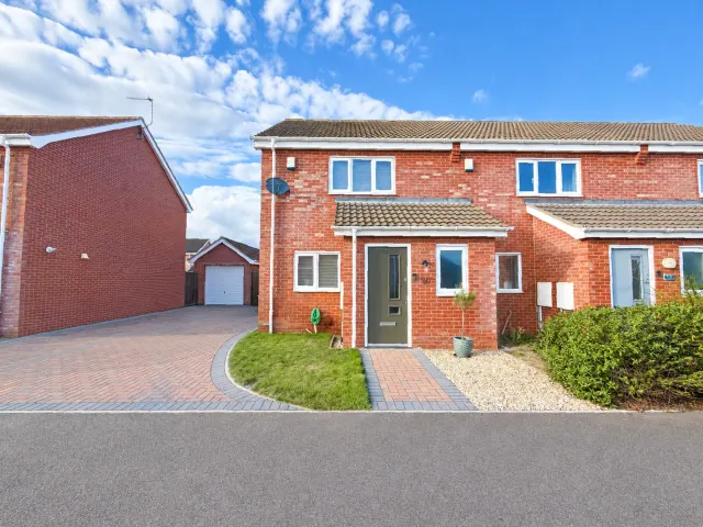 Kings Drive, Bradwell, photo 1