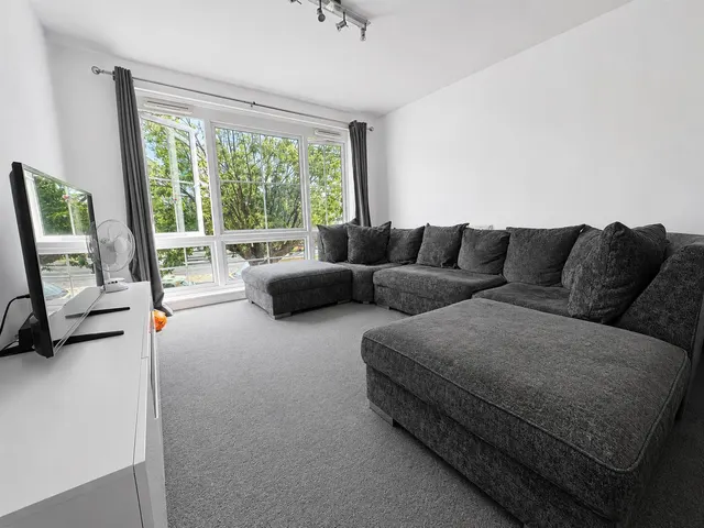 Holyhead Mews, Cippenham, photo 1