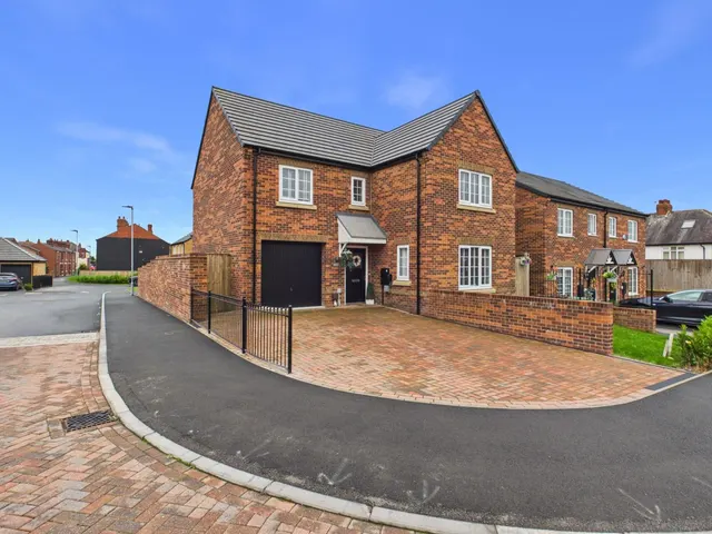 Plover Crescent, Wakefield, WF1, photo 1