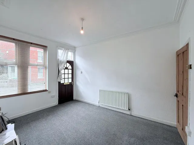 Photo 3 — Broxtowe Street, Nottingham, NG5 2JT