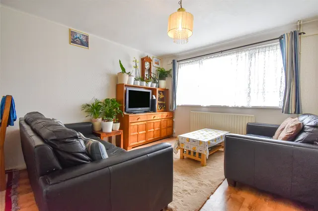 Photo 2 — Andover Way, Aldershot, Hampshire, GU11 3RJ