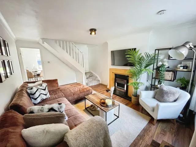Photo 2 — Heathfield, Basingstoke, Basingstoke, RG22 4PA
