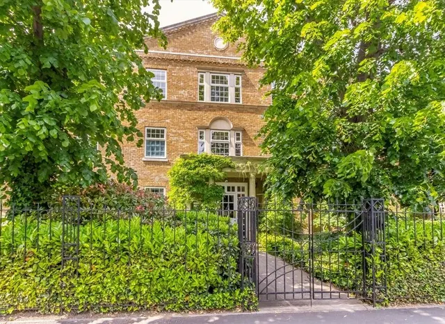 Balaclava Road, Surbiton, KT6, photo 1