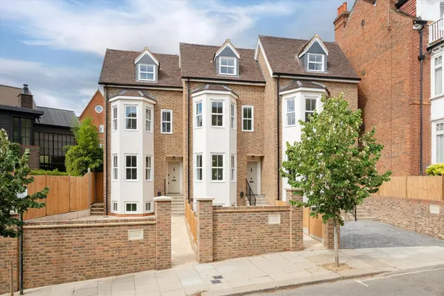 Platts Lane, London, NW3, photo 1