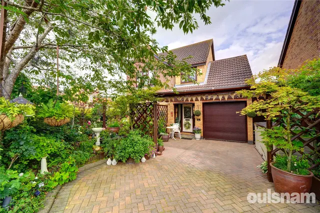 Dugard Way, Droitwich, Worcestershire, WR9 8UX, photo 1