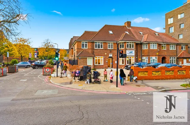 Seven Sisters Road, London, N4, photo 1