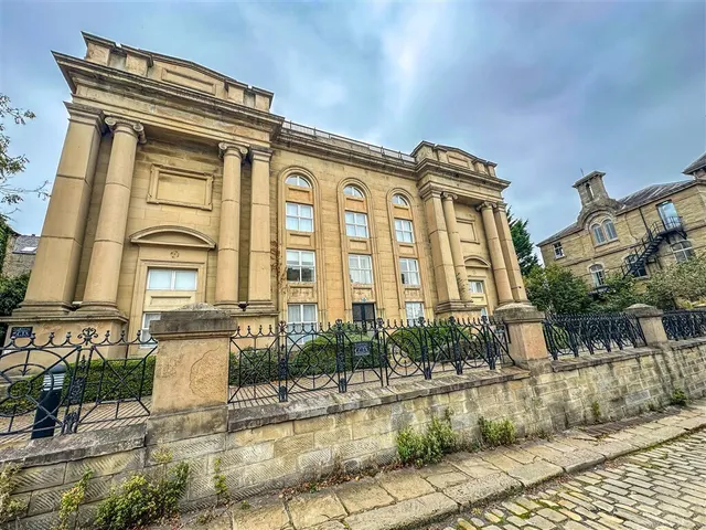 Highfields Road, HUDDERSFIELD, photo 1