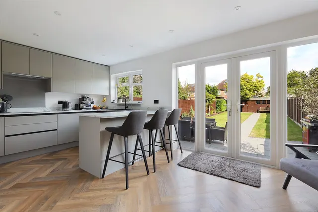 Bourne Road, Merstham, RH1, photo 2