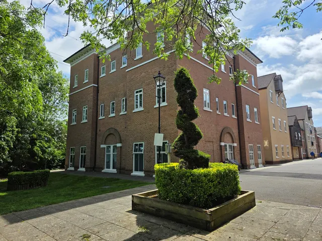 Pine Street, Fairford Leys, Aylesbury, photo 1