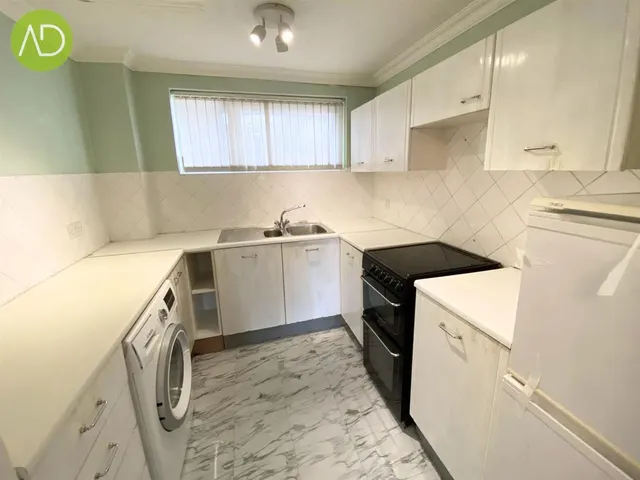Photo 2 — Woodgrange Court Rawdon Drive, Hoddesdon, Herts EN11 8DQ