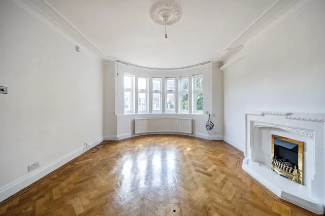 Chalgrove Gardens, London, N3, photo 3