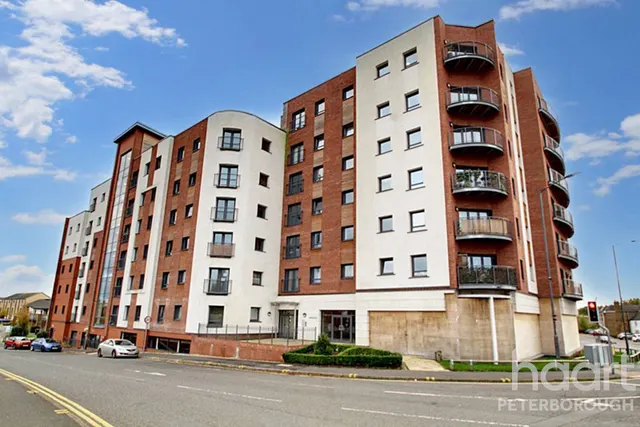 2 bedroom flat, Hawksbill Way, Peterborough, PE2