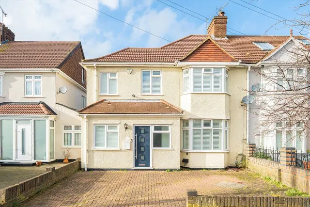 Argyle Avenue, TW3, photo 1