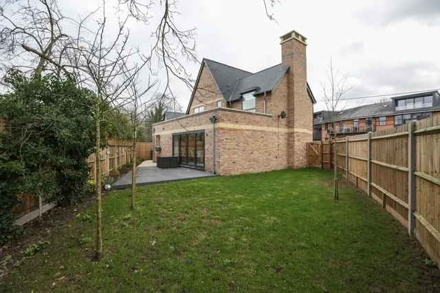 Photo 2 — Furlong Road Bourne End SL8
