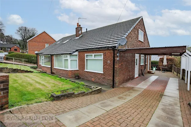 Dacres Drive, Greenfield, OL3, photo 1