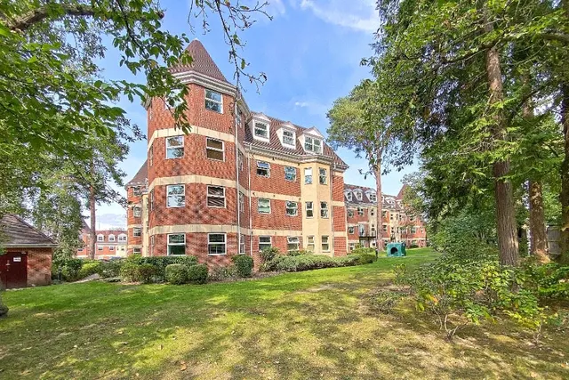 Elmhurst Court, Heathcote Road, Camberley, Surrey, GU15 2HQ, photo 1