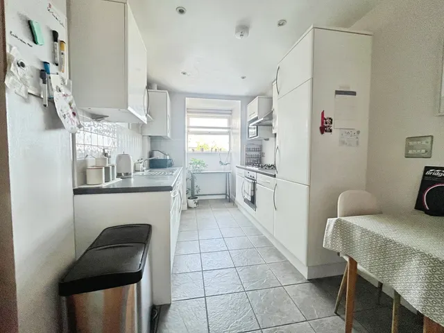Photo 3 — Elmhurst Court, Heathcote Road, Camberley, Surrey, GU15 2HQ