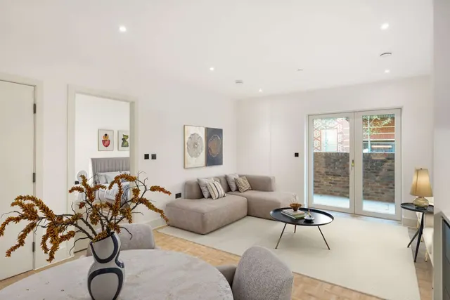 Monarch Square, London, SW11 1DF, photo 1