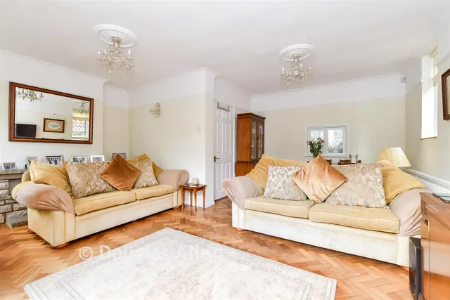 Marjorams Avenue, Loughton, IG10, photo 2