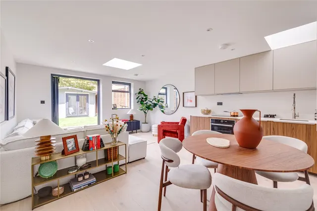Standen Road, London, SW18, photo 3