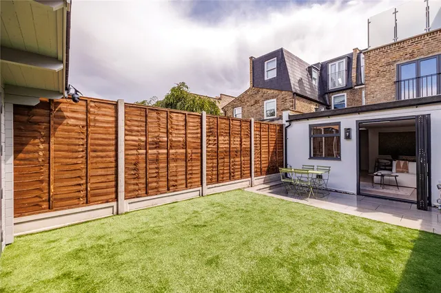 Standen Road, London, SW18, photo 1