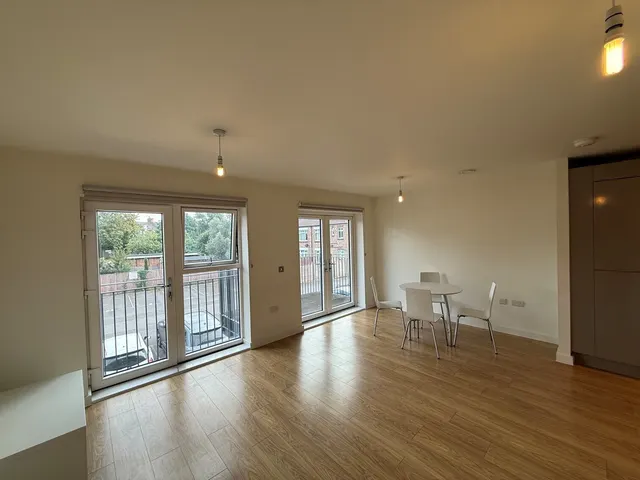 Telford Road, LONDON, photo 1