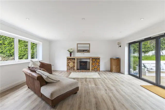 High Street, Burbage, SN8, photo 2