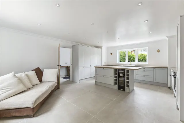 High Street, Burbage, SN8, photo 3