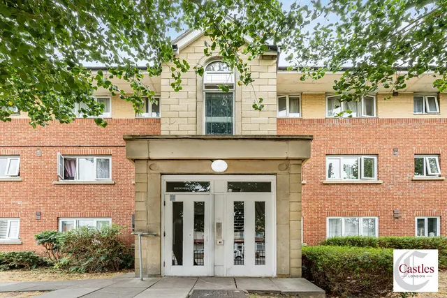 2 bedroom flat, Hennessy Road, London, N9