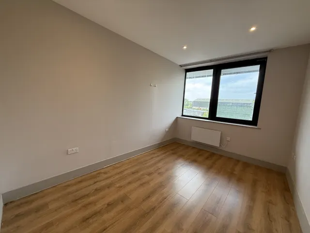 Quilters Way, Stoke Mandeville, AYLESBURY, photo 1