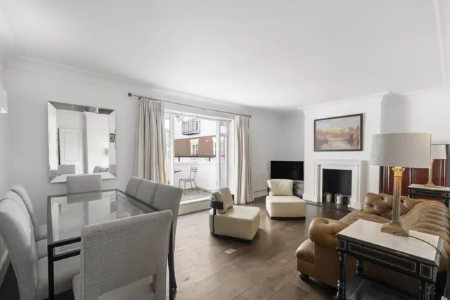 Photo 2 — Aspen Lodge, Kensington Green, W8 5UN