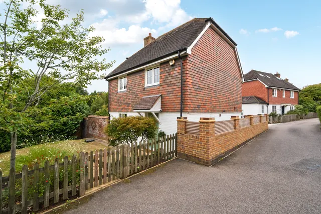 Morris Drive, Billingshurst, RH14, photo 1