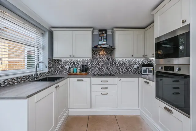 Birchdale Avenue, Hucknall, NG15, photo 3