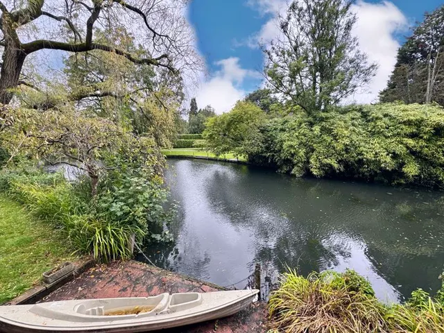 Photo 2 — The Drive Abbotsbrook, Bourne End SL8 5RE