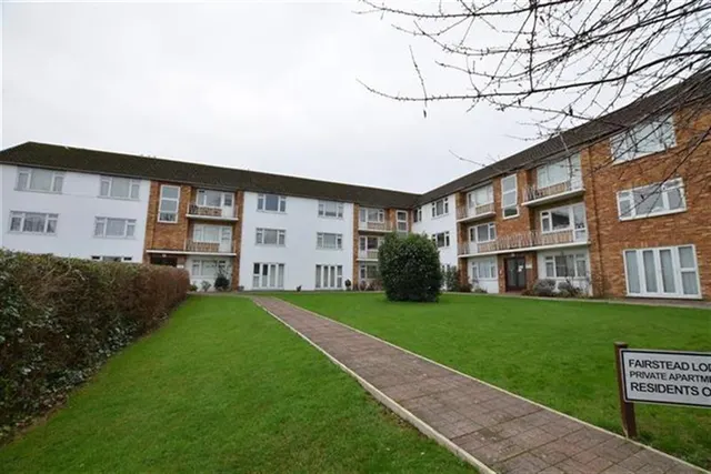 Snakes Lane West, Woodford Green, IG8, photo 1