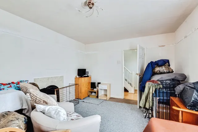 Photo 3 — Pinnocks Place, Swindon