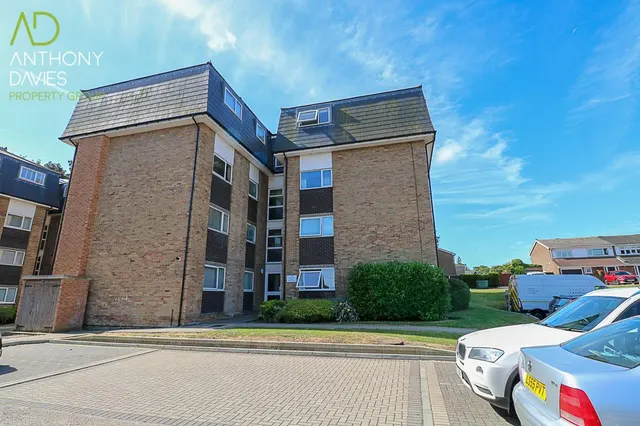1 bedroom flat — Lampits, Hoddesdon EN11 8EA