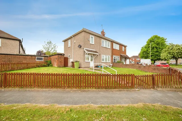 Hinds Crescent, Pontefract, WF9, photo 1