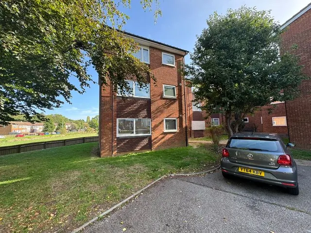 Marsh Road, Luton LU3 2RB, photo 1